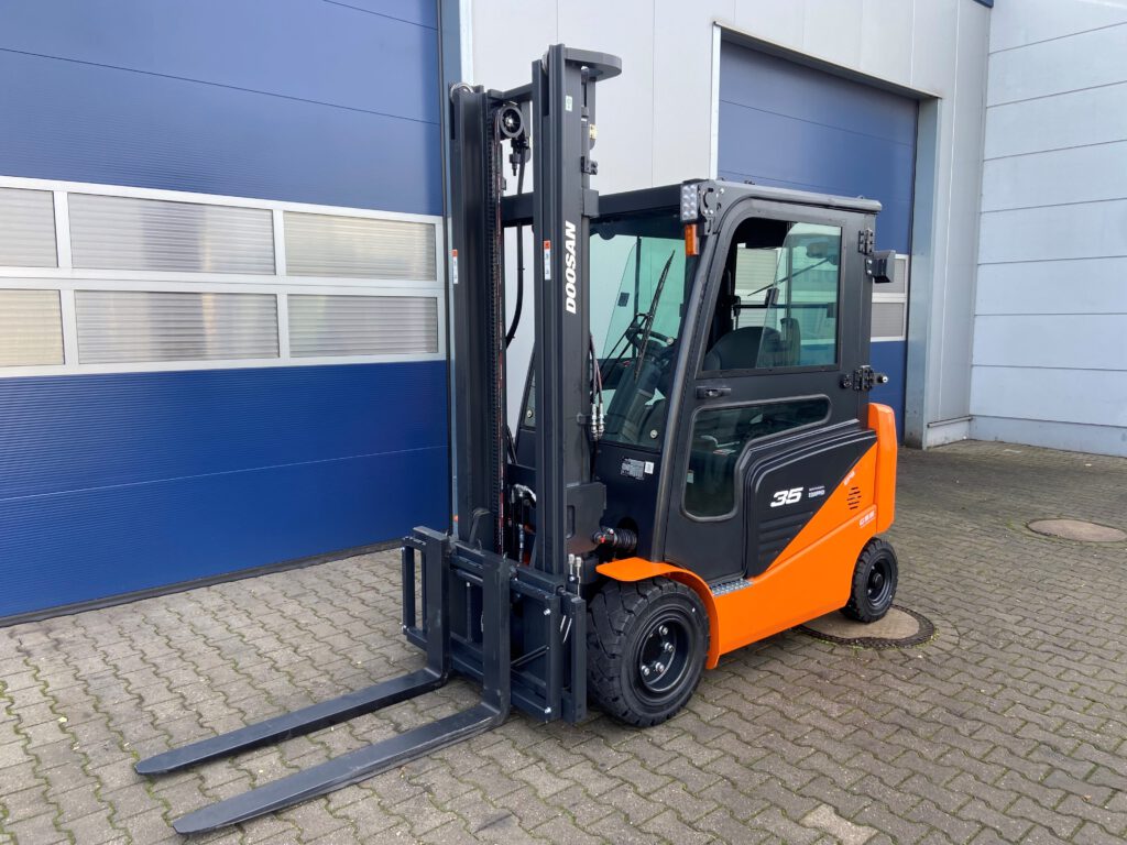 Doosan Elektrogabelstapler B35NS