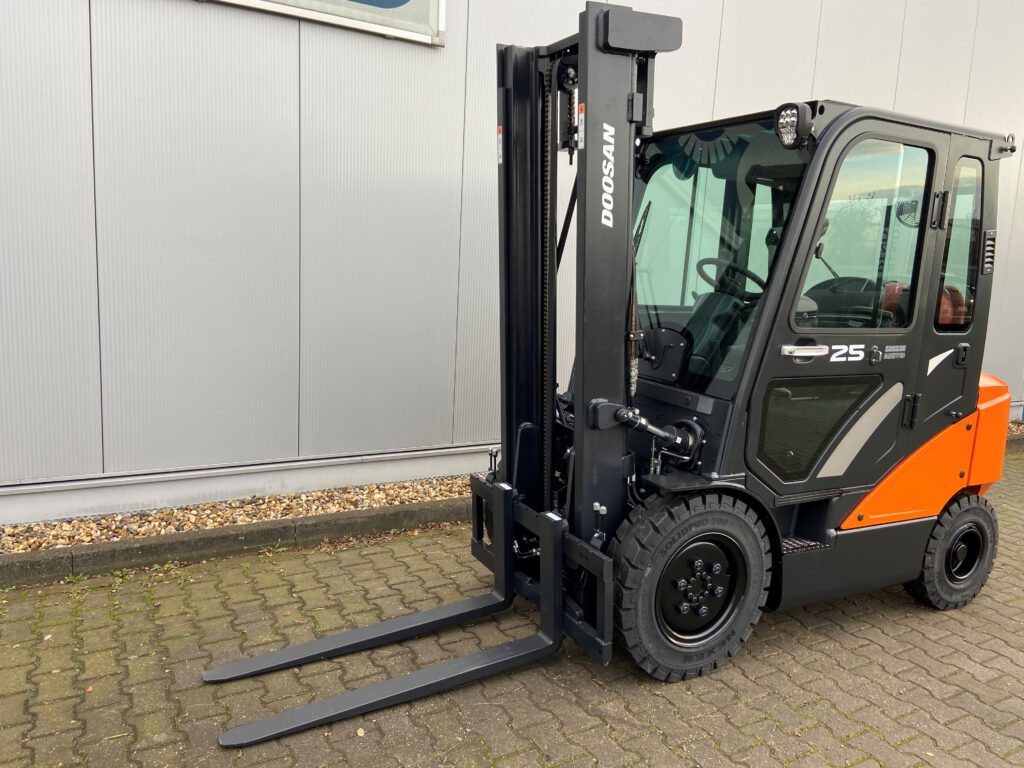 Doosan G25-E7 Treibgasstapler