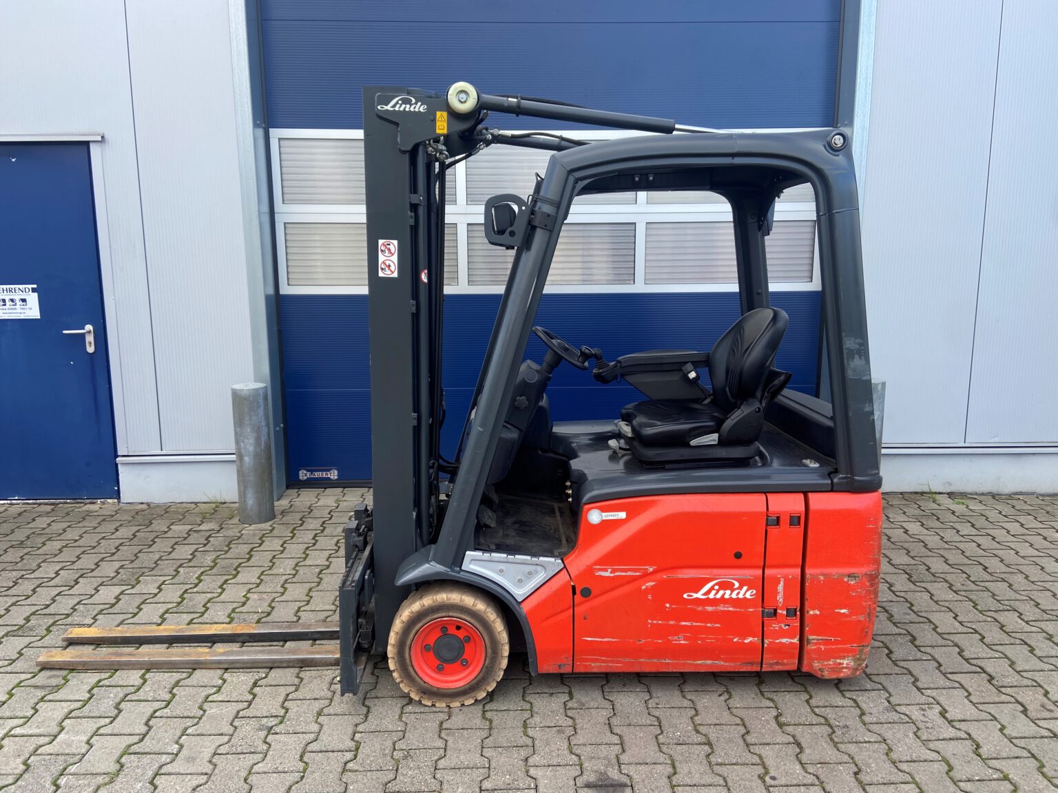 Elektrogabelstapler mieten » BEHREND SGT Gabelstapler mieten