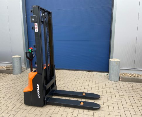 Doosan LSM12N Elektro-Deichsel-Niederhubwagen